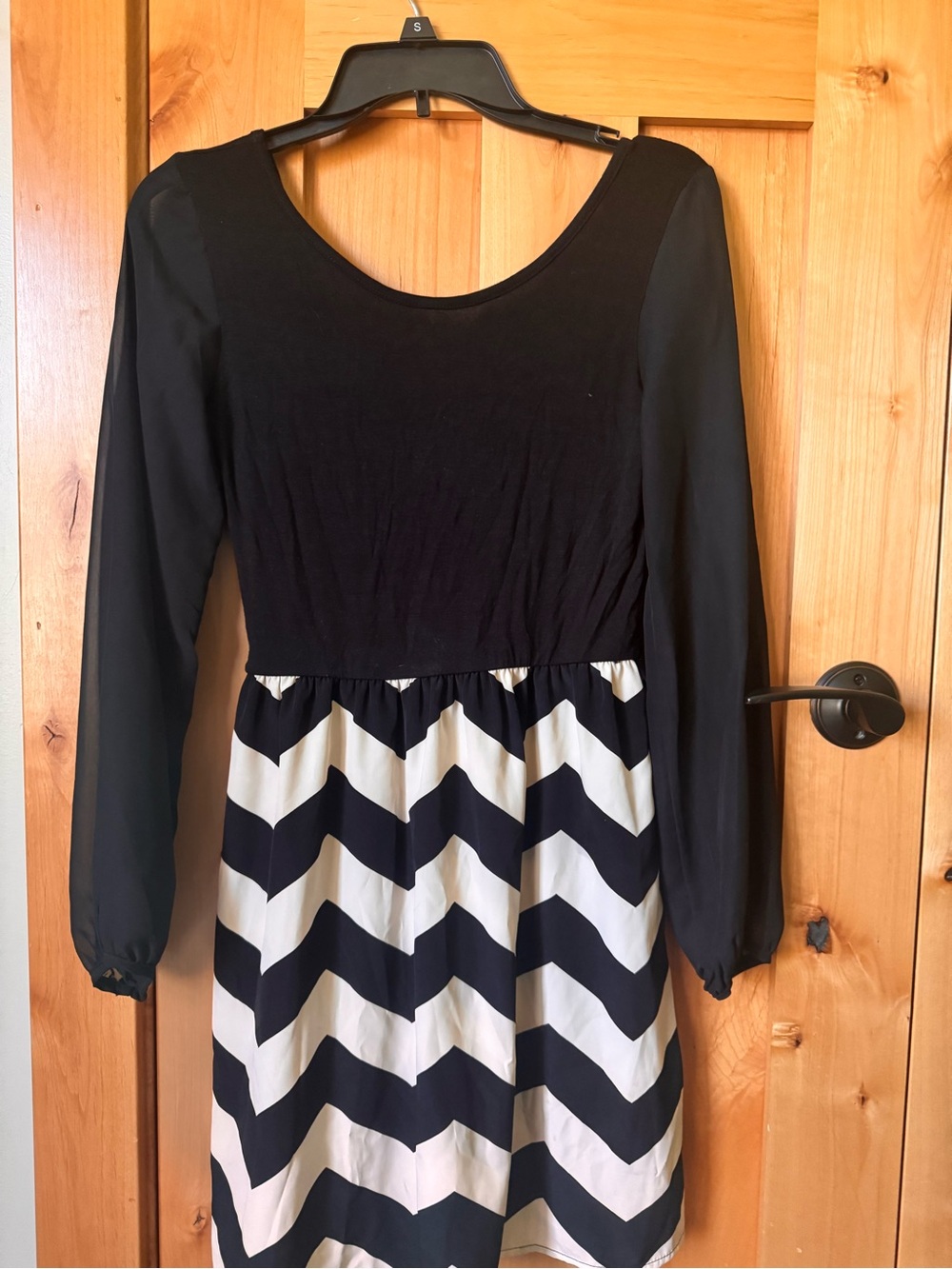 Black and Cream Chevron Long-Sleeve Dress
